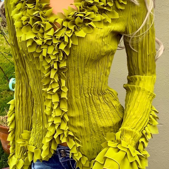 🎉2X HP🎊 Unique Cascade Floral Ruffle Accent Blouse - Picture 11 of 11